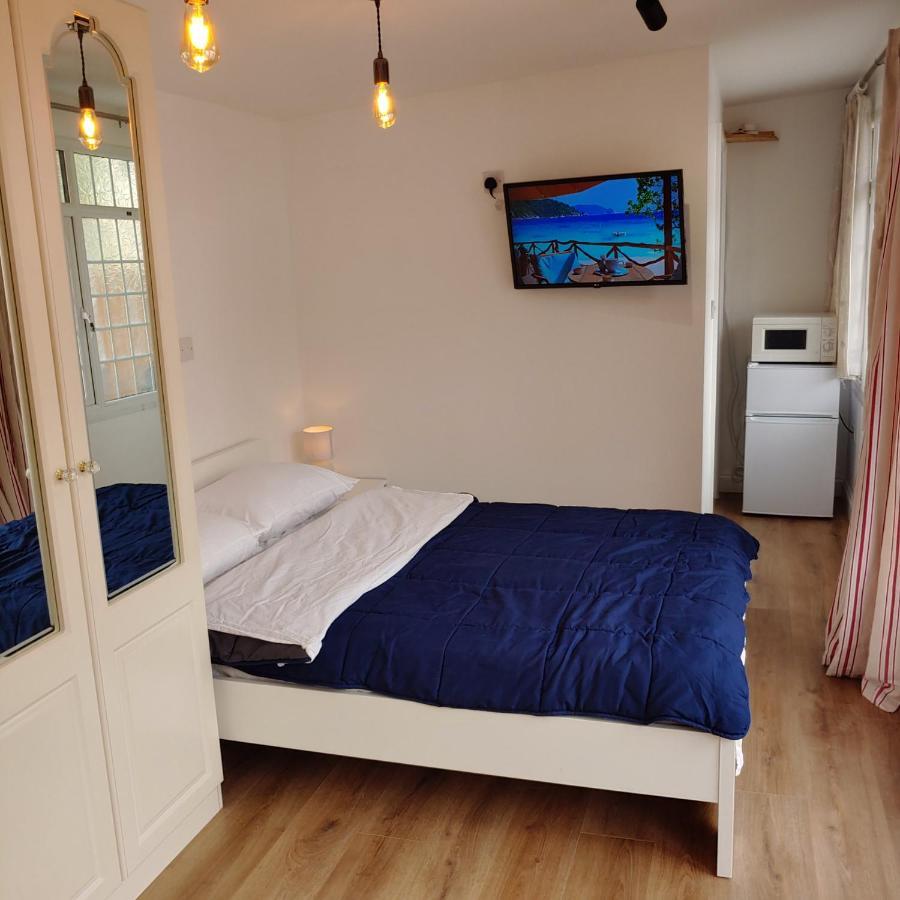 Self Contained, Double Bed Studio, Private Kitchen, Private Bath, Walking Distance To Harry Potter Уотфорд Экстерьер фото